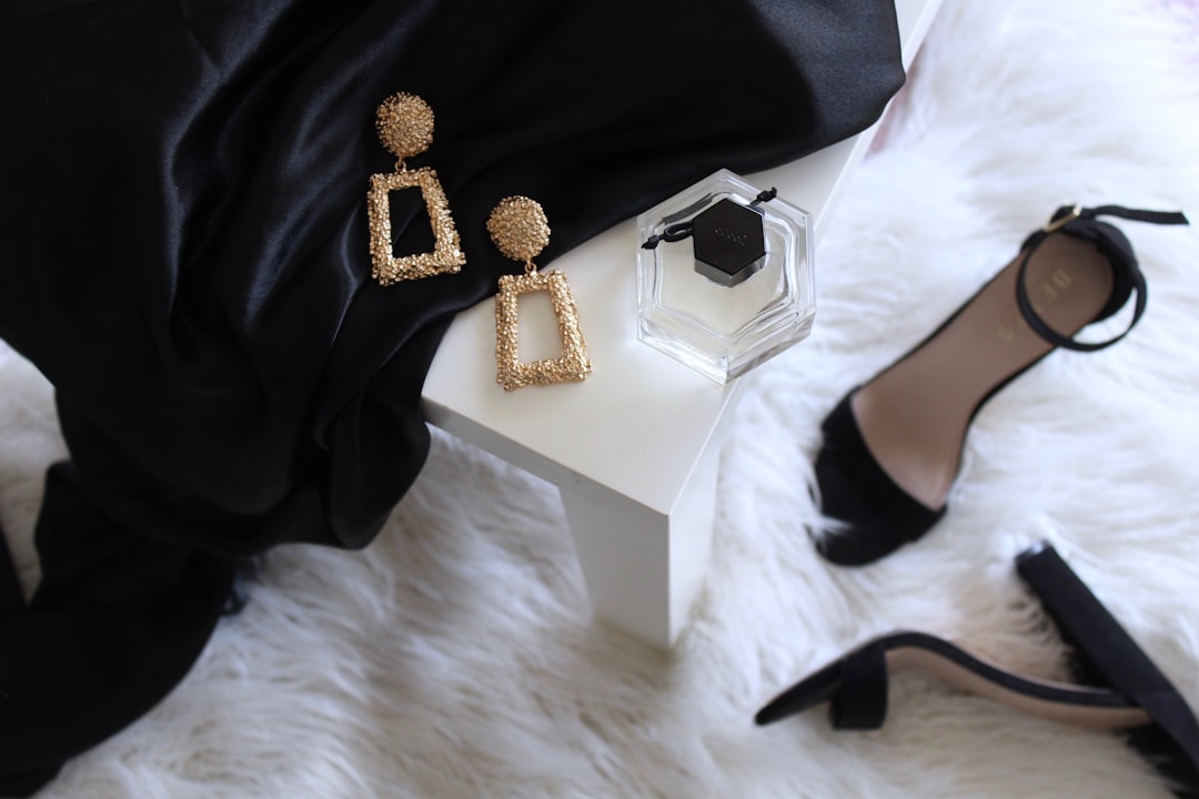 Apparel & Clothing accessories