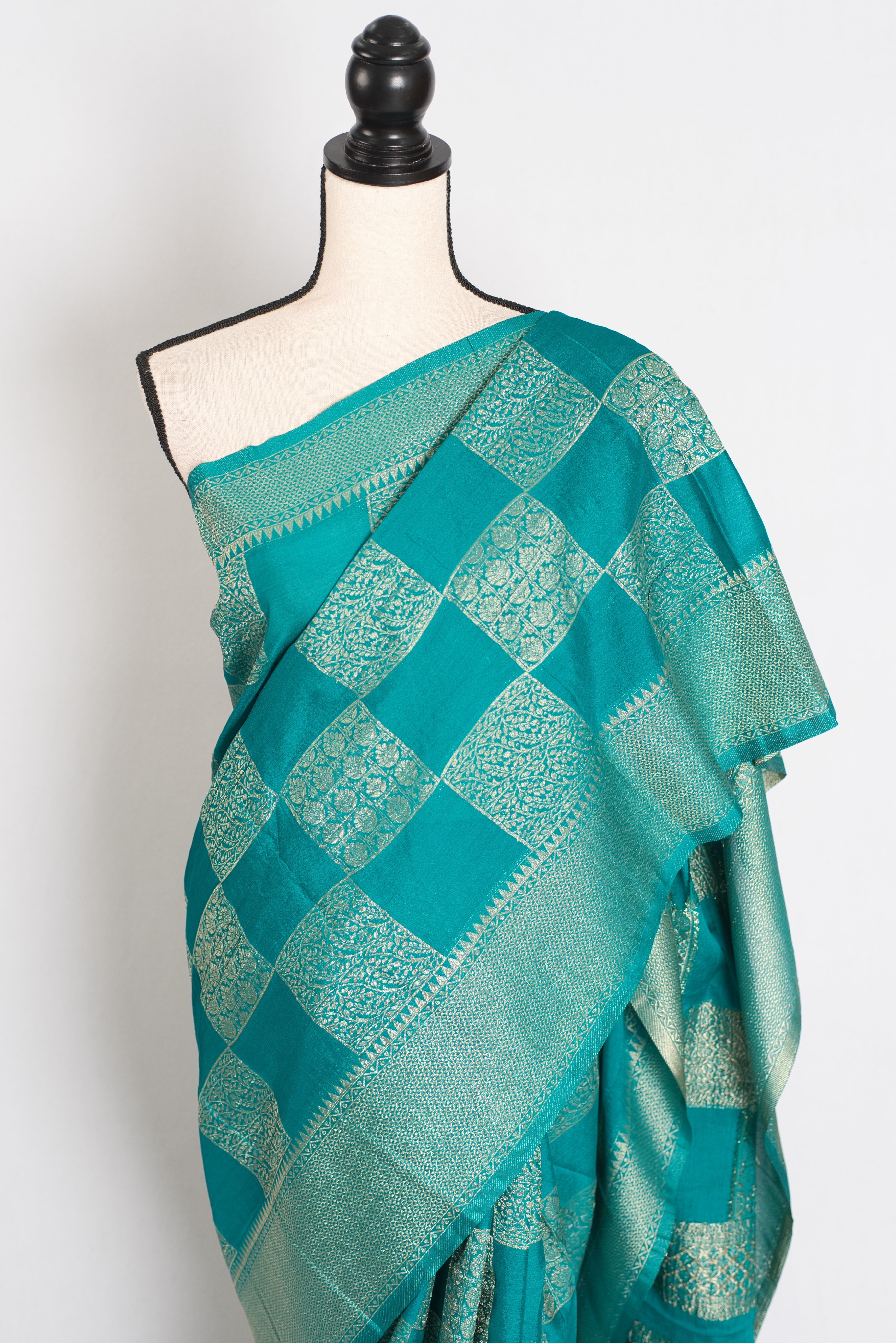 Rama : Green Semi Crepe Georgette Banarasi Saree with Designer Gold Zari Work