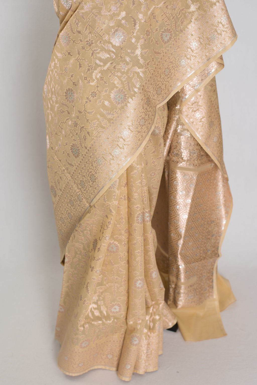 Gracy: Beige & Gold Jamdani Banarasi Saree | Bengali-Varanasi Fusion