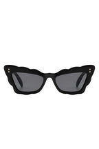 Irregular Wavy Fashion Cat Eye Sunglasses
