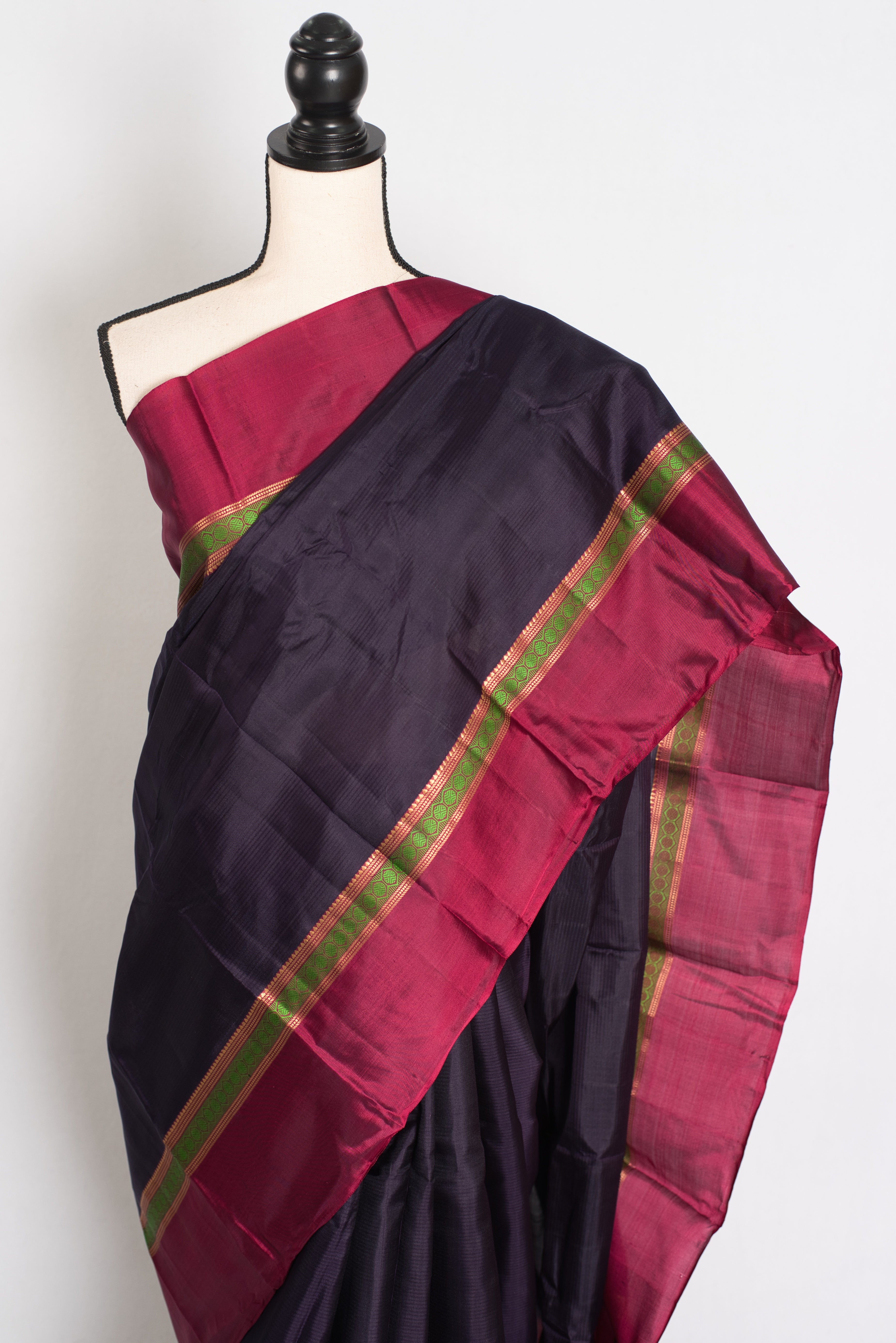 Nisha :Midnight Blue Pure Silk No Zari Kanjivaram Saree with Thread Work