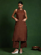 Varanga Women Round Neck Sleeveless Kurta With Trouser