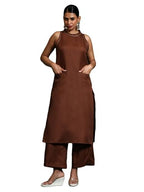 Varanga Women Round Neck Sleeveless Kurta With Trouser