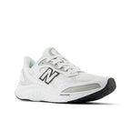 New Balance Women's Fresh Foam Arishi V4 Running Shoe, Nb White/Silver Metallic/Black, 9 Wide