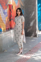 ANNI DESIGNER Womens Rayon Viscose Straight Printed Kurta with Pant (OCHI White_XXL_White_XX-Large)