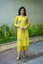 ANNI DESIGNER Womens Rayon Viscose Floral Straight Kurta with Pant (VRIDHA Yellow XXXX-Large)
