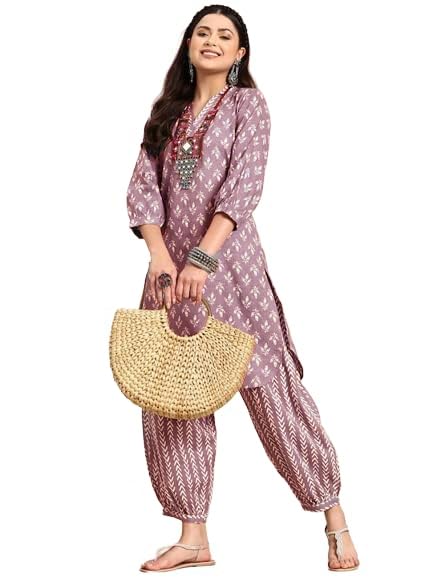 Yashika Women 's Cotton Blend Kurta Set, peach, Medium