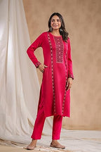 Ishin WomenS Pink Jacquard Style Ethnic Motifs Straight Winterwear Kurta