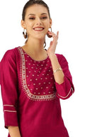 Varanga Women Magenta & White Embellished Straight Kurta