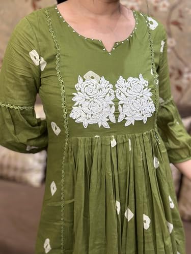ANNI DESIGNER Women s Anarkali Printed Rayon Blend Kurta with Pants, Green, S
