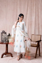 ANNI DESIGNER Womens Cotton Blend Straight Printed Kurta with Pant & Dupatta (Nairiti White_XL_White_X-Large)