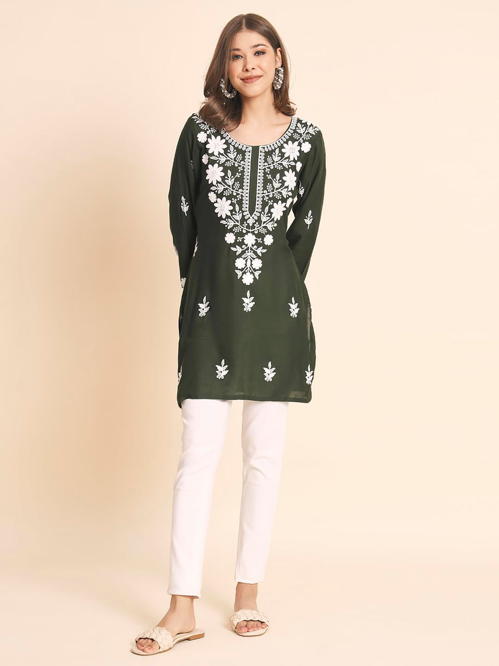Vairagee WomenS Rayon Straight Cut Round Neck Kurta With Beautiful Lucknowi Chickenkari Work (1594)