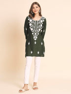 Vairagee WomenS Rayon Straight Cut Round Neck Kurta With Beautiful Lucknowi Chickenkari Work (1594)