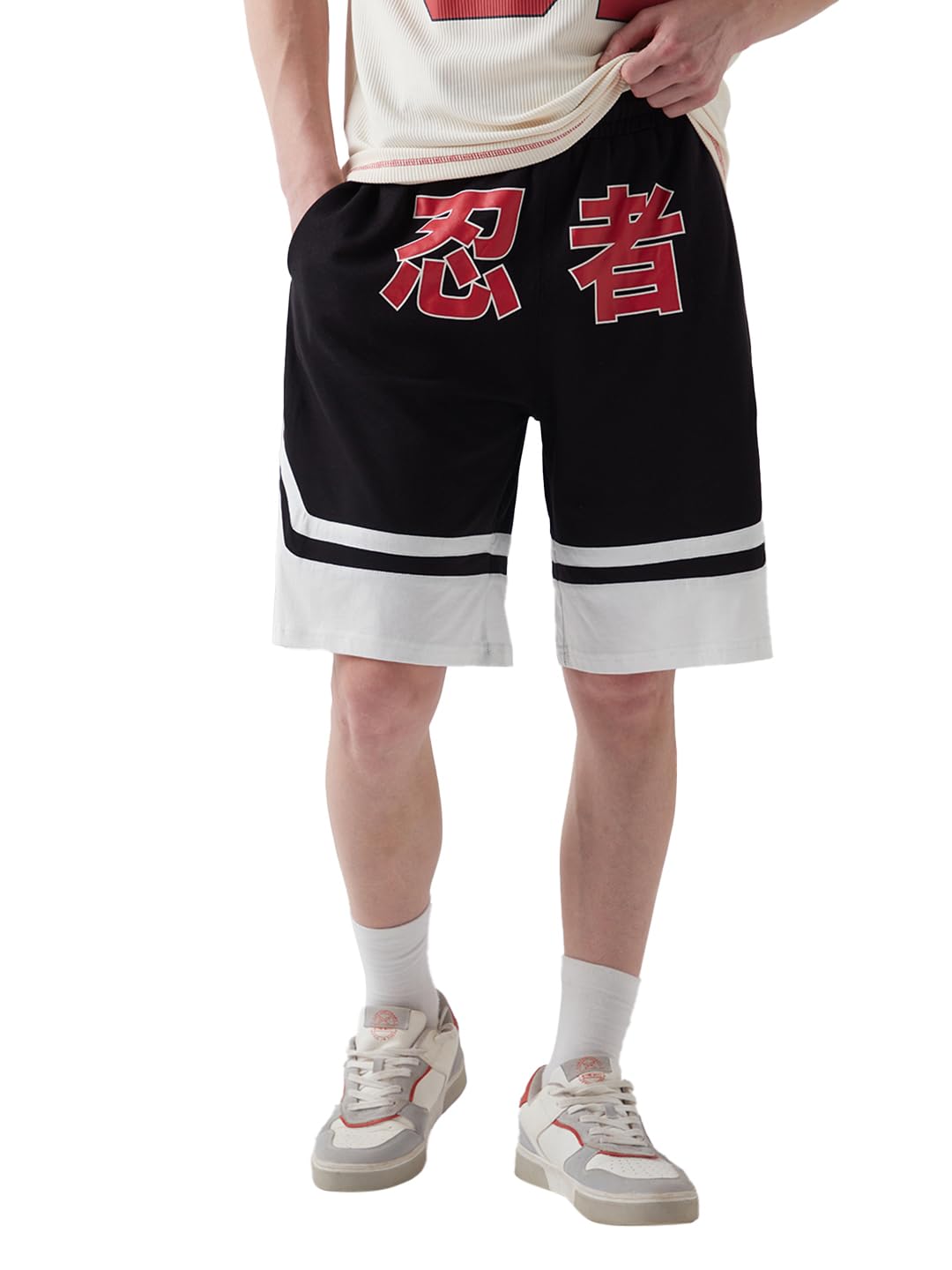 Bewakoof Mens Printed Oversized Fit Terry Varsity Shorts_634302_Black_XL