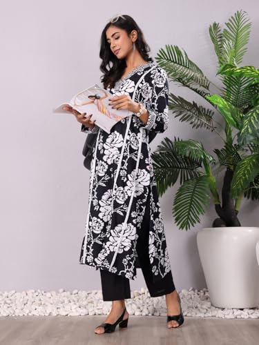 Varanga Women V Neck Bold Floral Printed With Trouser