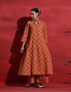 Modestouze Attires WomenS Geometric Printed Calf Length Flared V Neck Rayon Kurta And Pant Set (Red)