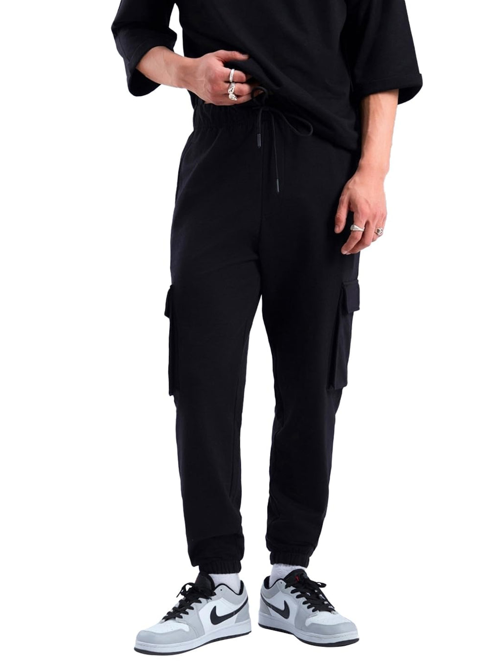 Bewakoof Mens Mid Rise Air 1.0 Solid Oversized Joggers_552880_Black_L