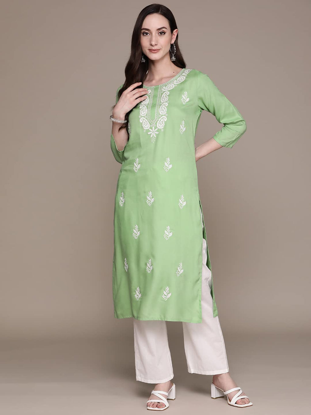 Anubhutee Women'S Viscose Rayon Green Thread Work Ethnic Motifs Embroidered Straight Kurta