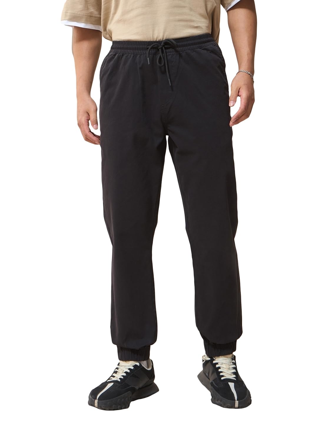 Bewakoof Mens Solid Regular Fit Cotton Blend Joggers_617412_Black_32