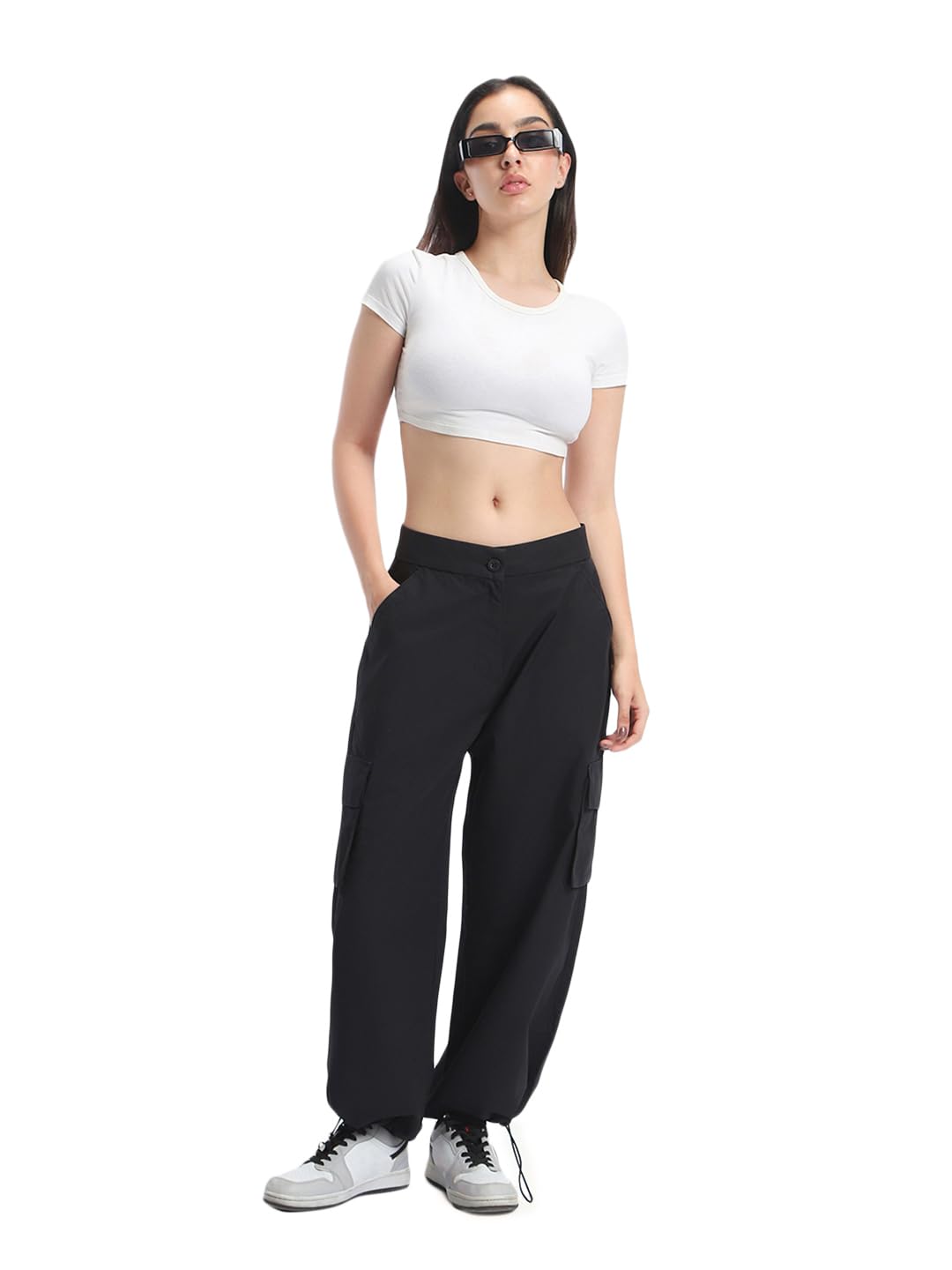 Bewakoof Womens Solid Oversized Cotton Cargo Pants - Oversized Fit_582915_Black_34