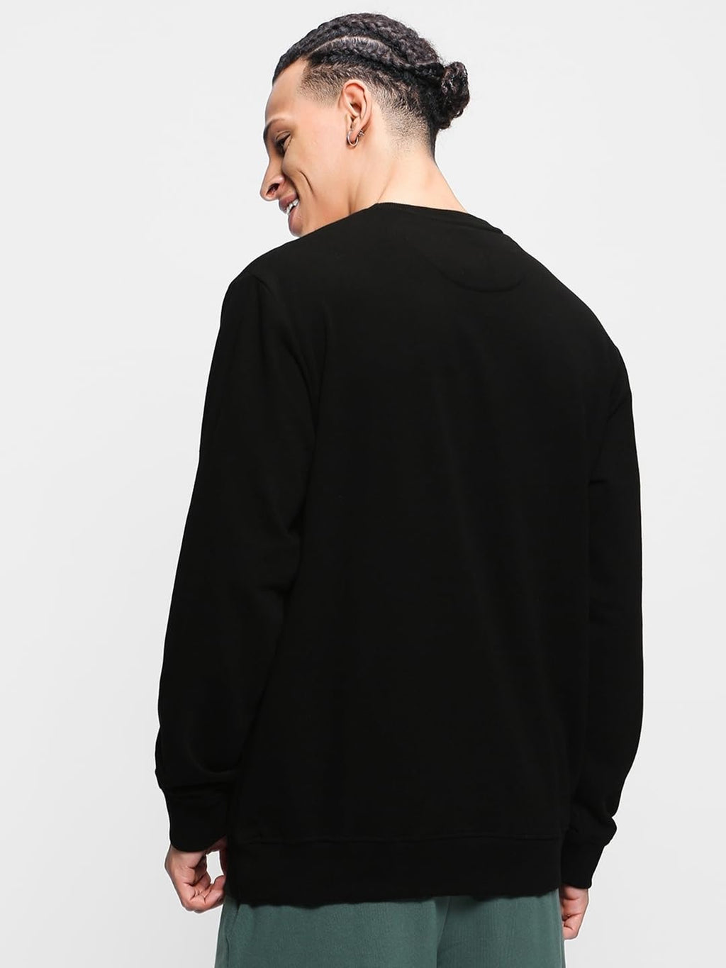 Bewakoof Mens Solid Regular Fit Full Sleeve Round Neck Cotton Sweatshirt Black