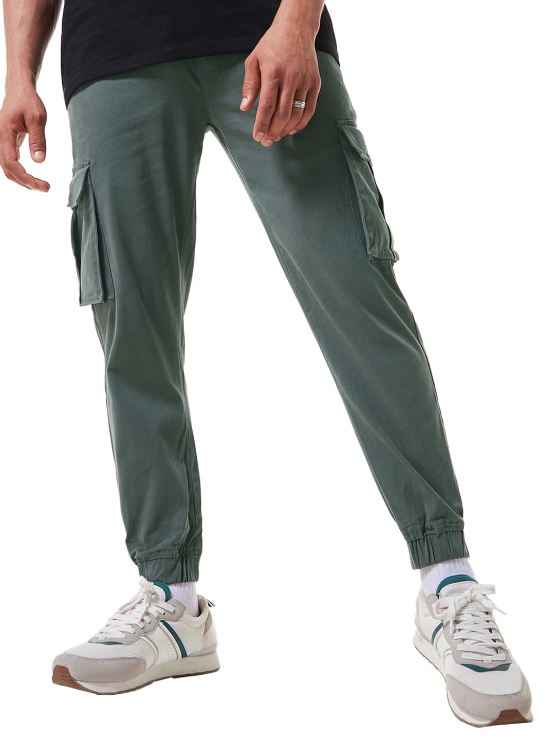 Bewakoof Mens Solid Oversized Fit Cotton Blend Cargo Joggers_620442_Grey_36
