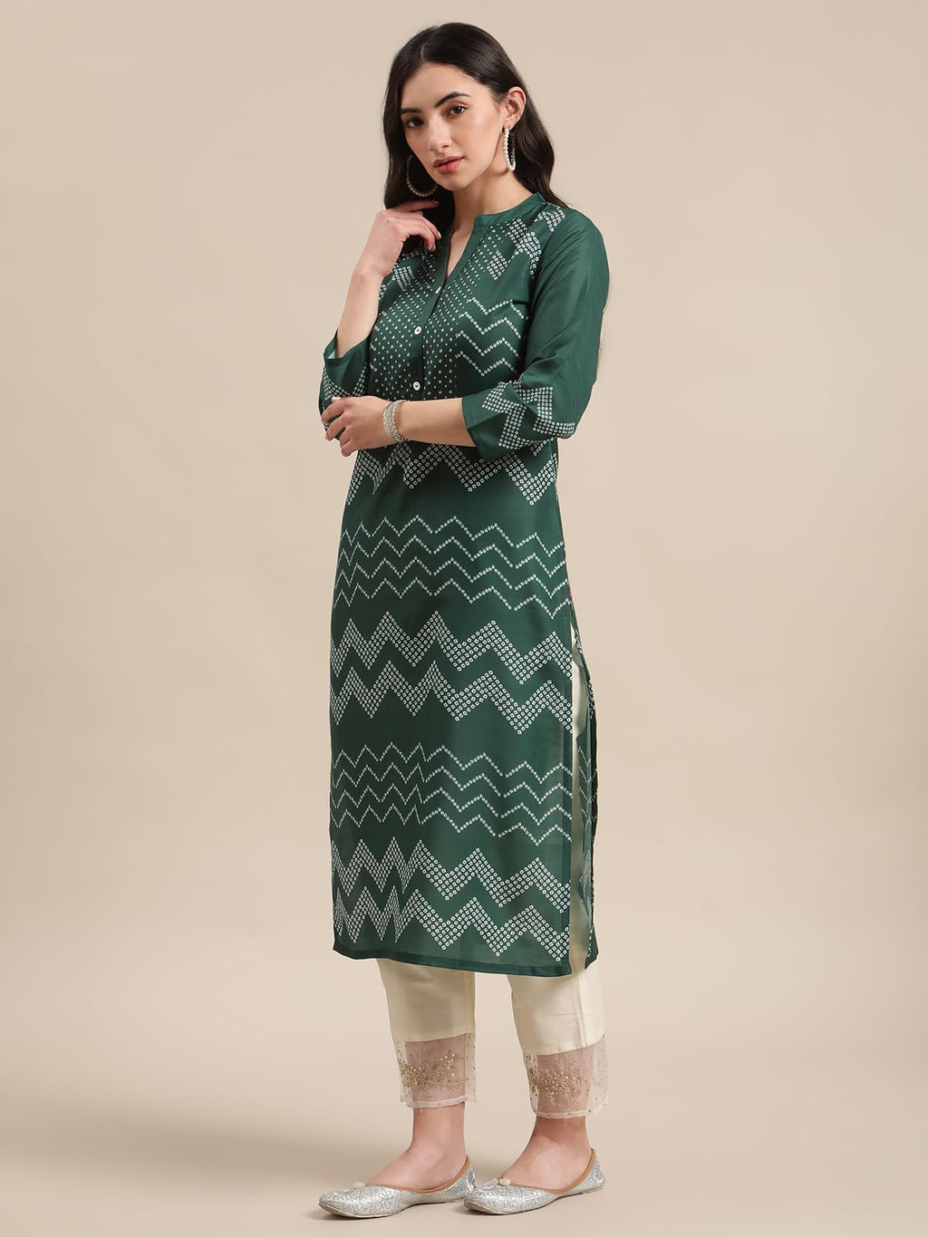 Varanga Green And Bandhej Mandarin Collar Straight Kurta.