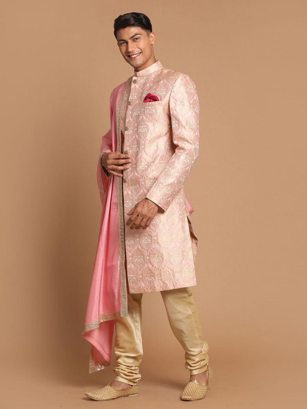 VASTRAMAY Mens Pink And Gold Silk Blend Sherwani Set - A Set Of Brocade Sherwani And Pyjama With Dupatta