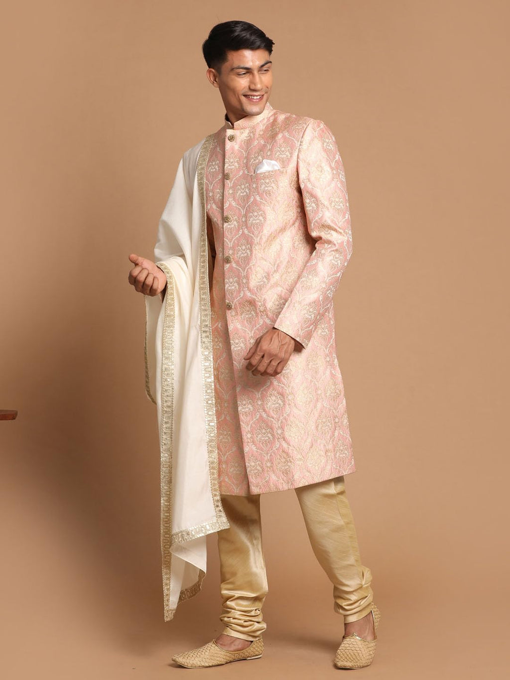 VASTRAMAY Mens Pink And Gold Silk Blend Sherwani Set - A Set Of Brocade Sherwani And Pyjama With Dupatta