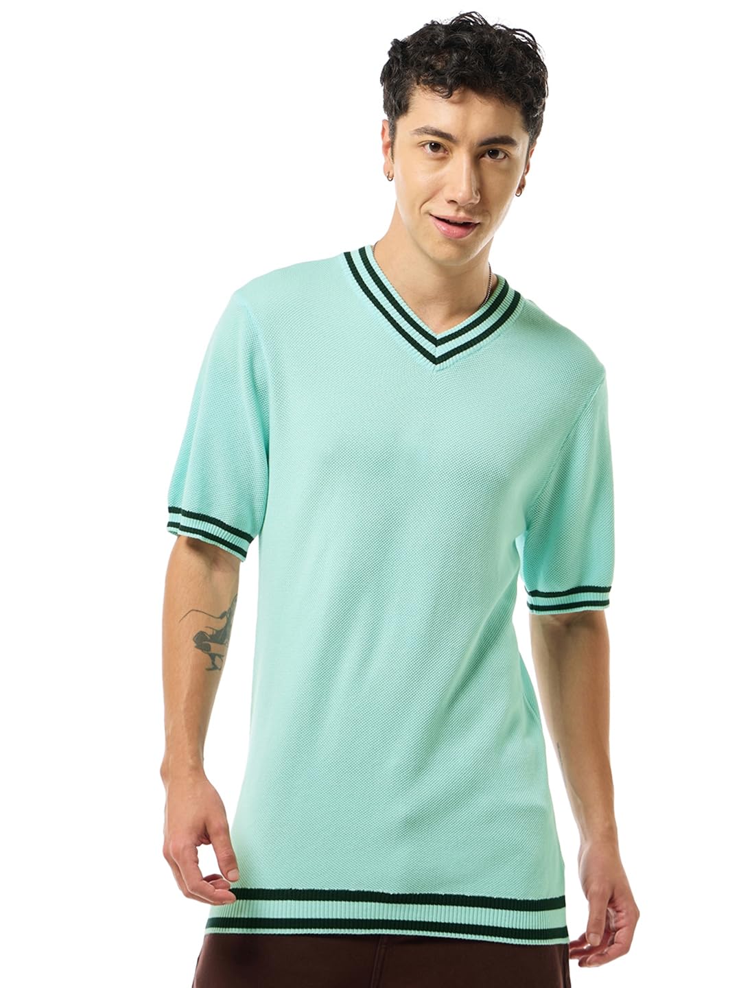 Bewakoof Mens Textured Regular Fit Half Sleeve V-Neck Cotton Flatknit T-Shirt_634376_Blue_M