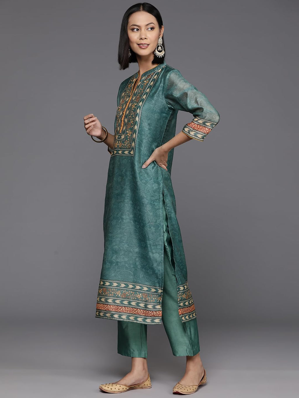 Varanga Women Blue Floral Printed Straight Kurta Paired With Tonal Bottom And Printed Dupatta