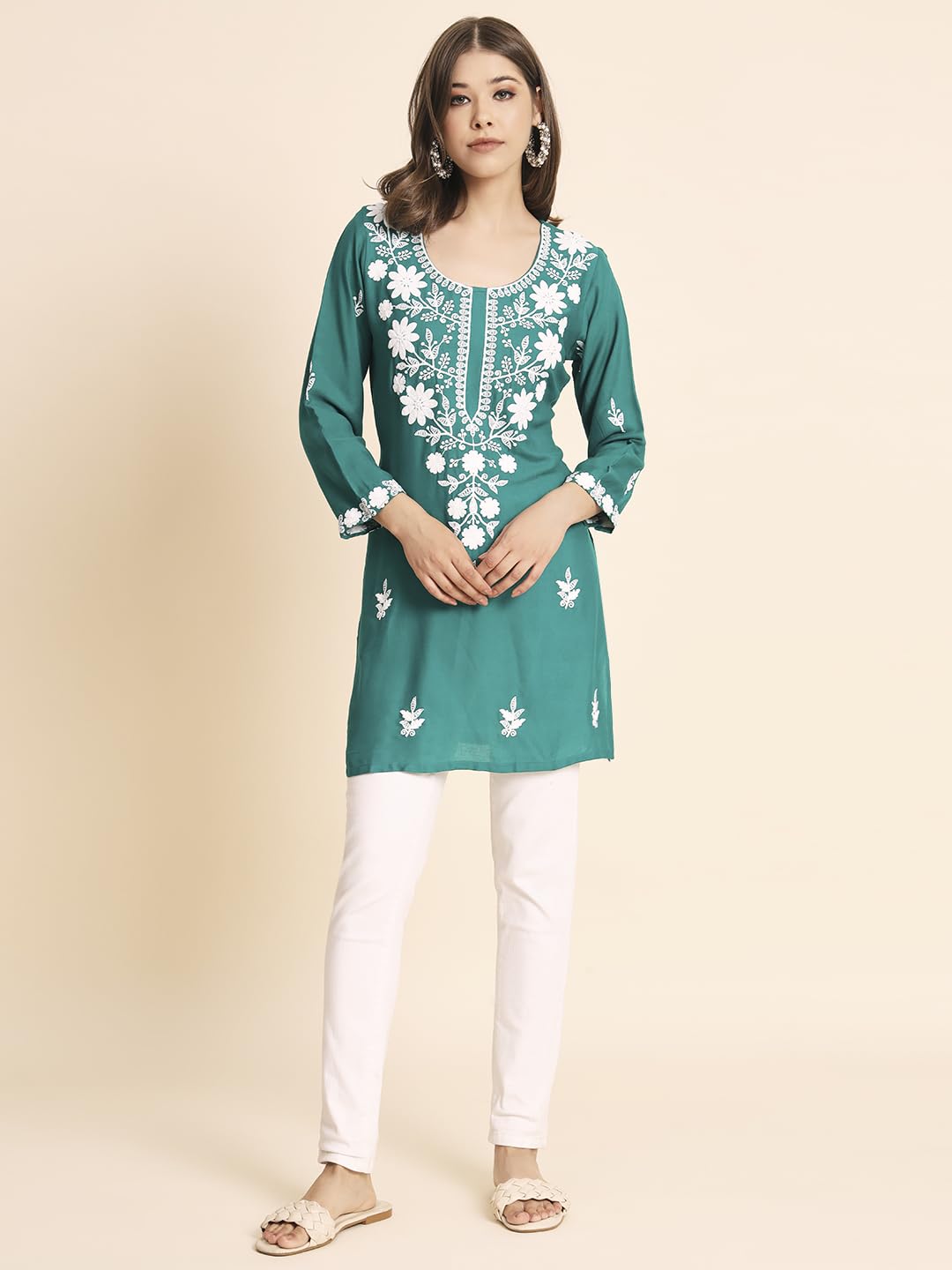 Vairagee WomenS Rayon Straight Cut Round Neck Kurta With Beautiful Lucknowi Chickenkari Work (1594) Green