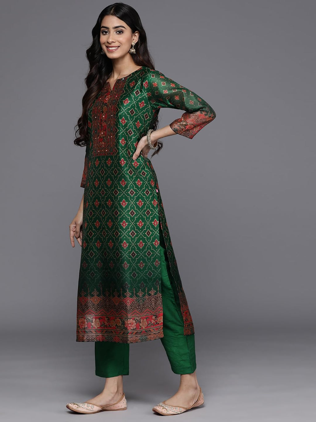 Varanga Women Green Ethnic Motif Printed Straight Kurta Paired With Tonal Bottom And Printed Dupatta.