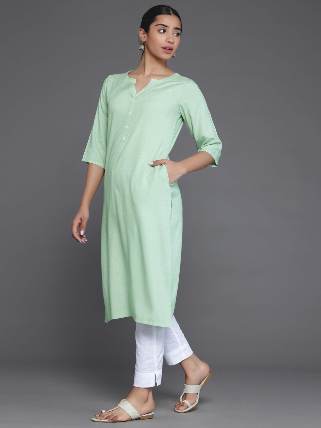 Libas WomenS Rayon Blend Woven Design Straight Kurta (26798_Green