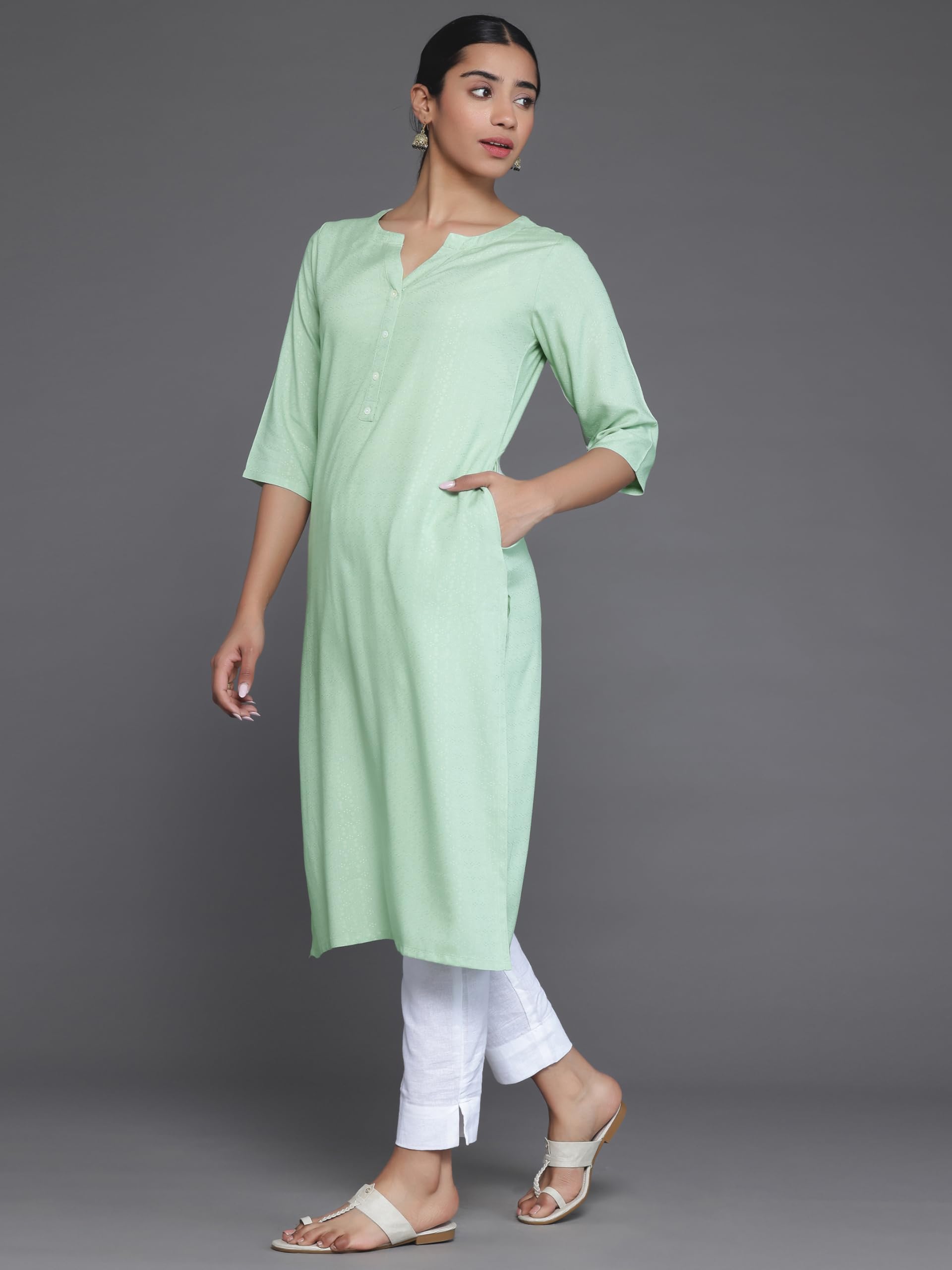 Libas WomenS Rayon Blend Woven Design Straight Kurta (26798_Green