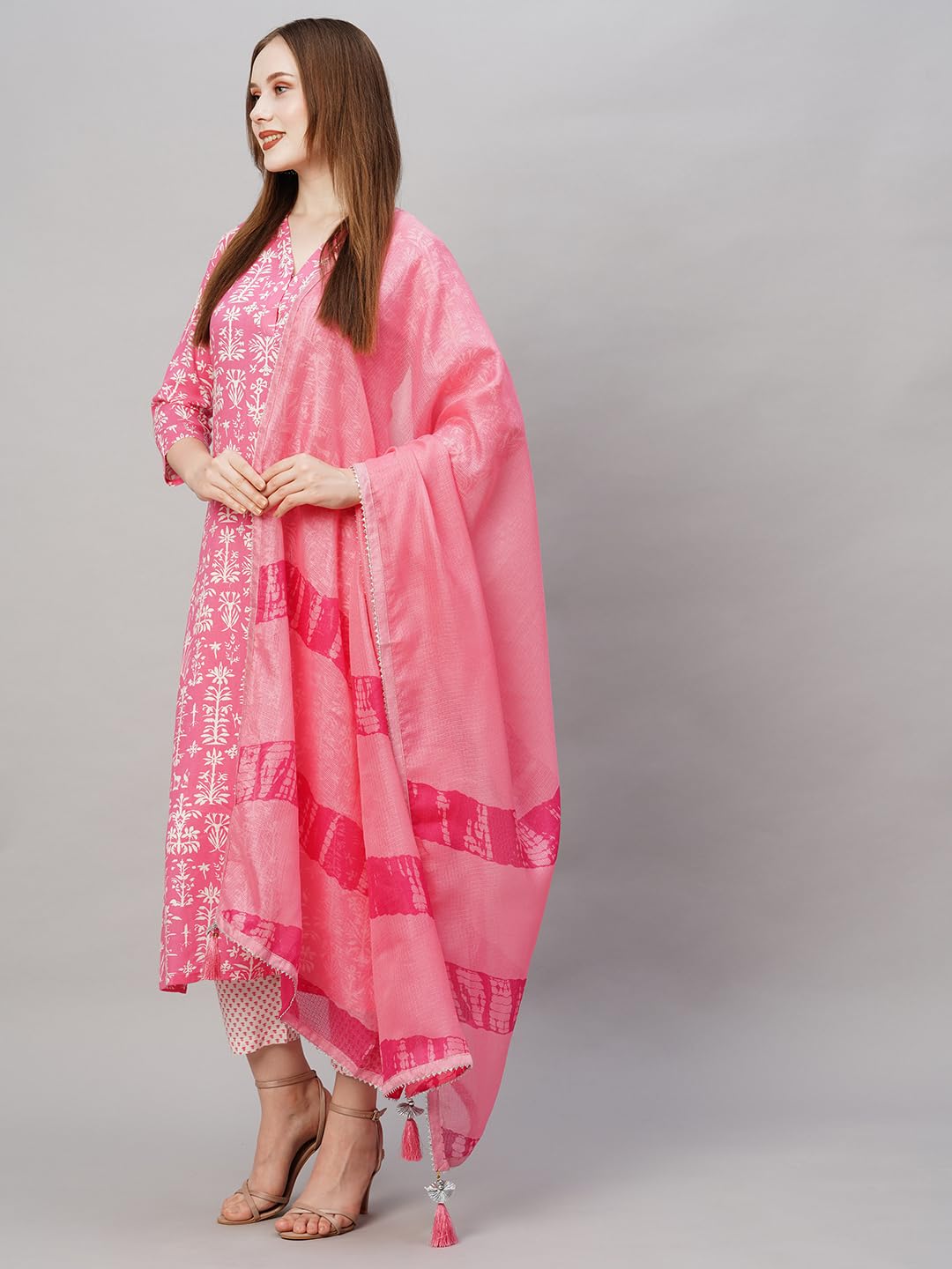 Gosriki Women'S Cotton Blend Floral Printed Straight Kurta With Pants & With Dupatta