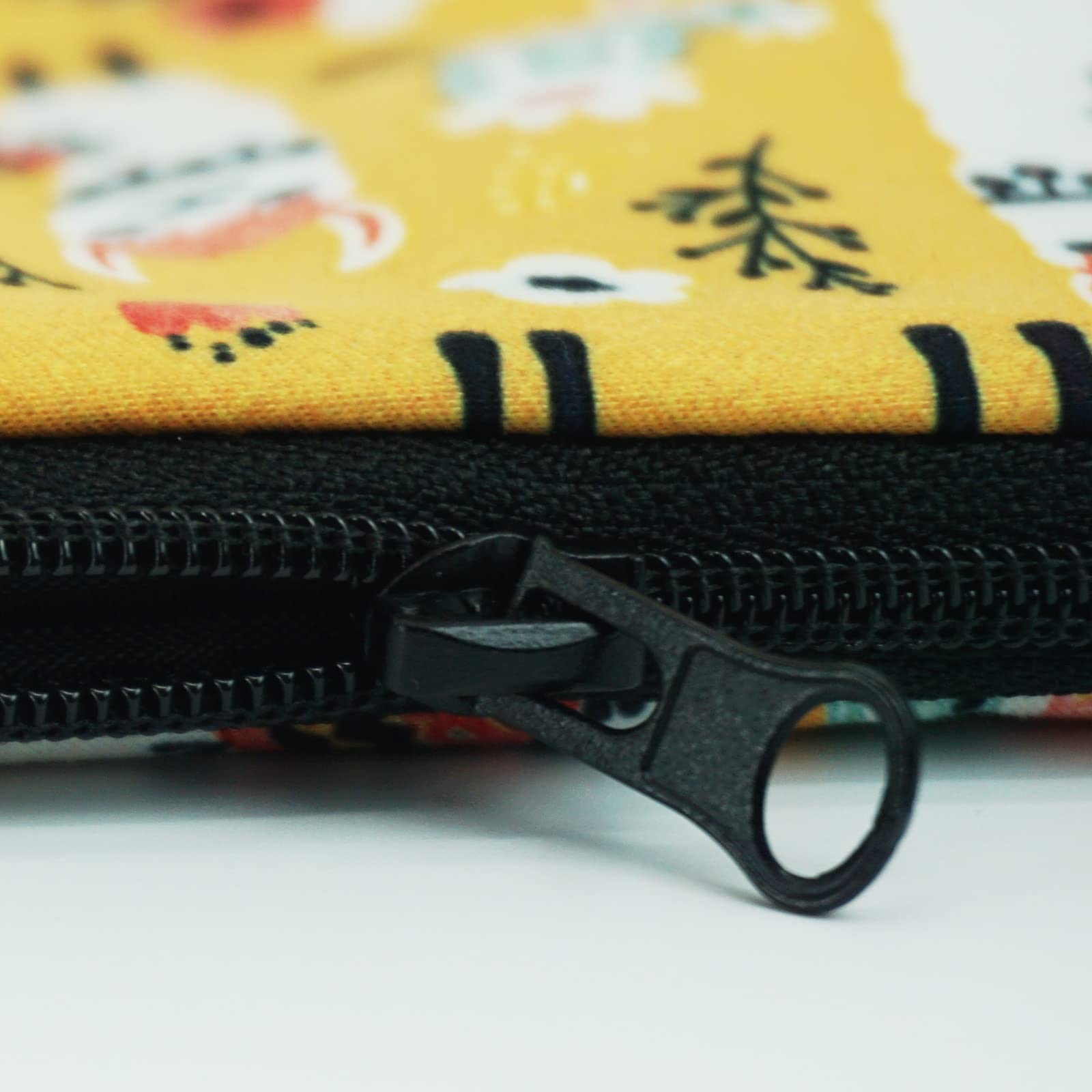 Cosmetic Bags for Women Small Lovely Llama and Cacti Makeup Bag for Purse Travel Toiletry Bag Accessories Organizer Zipper Pouch