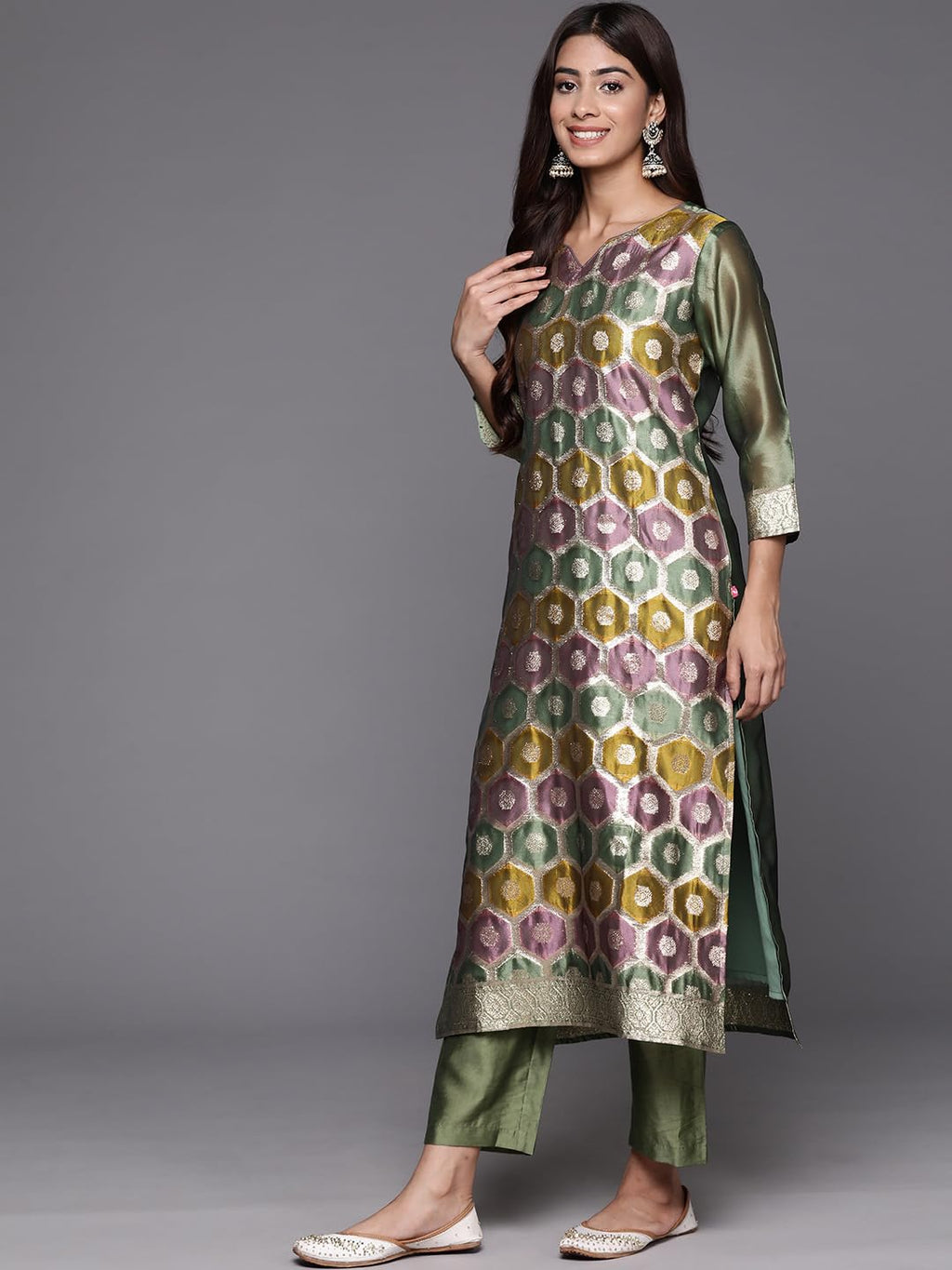 Varanga Women Green Geometric Woven Texture Straight Kurta Paired With Tonal Bottom And Dupatta