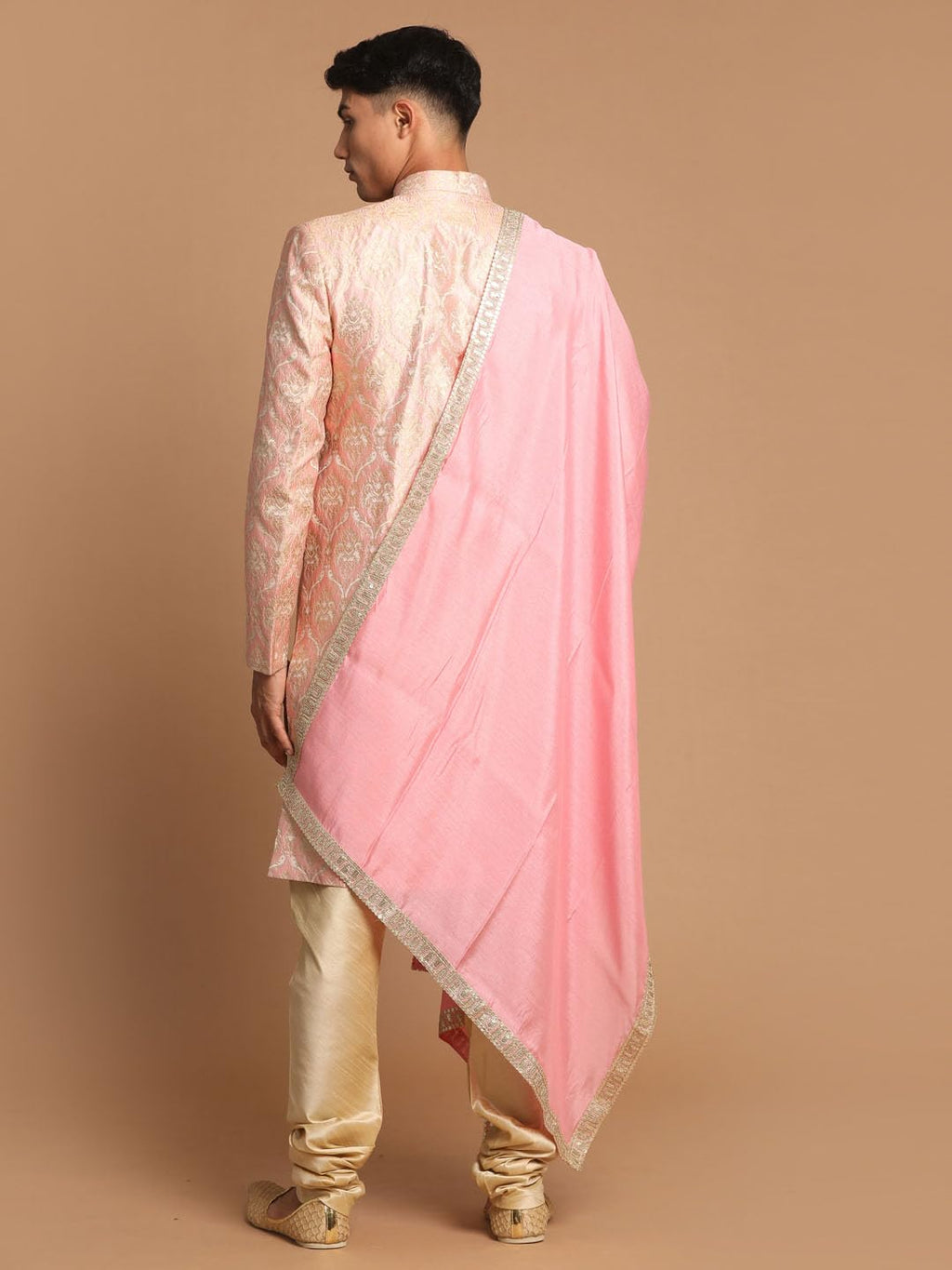 VASTRAMAY Mens Pink And Gold Silk Blend Sherwani Set - A Set Of Brocade Sherwani And Pyjama With Dupatta