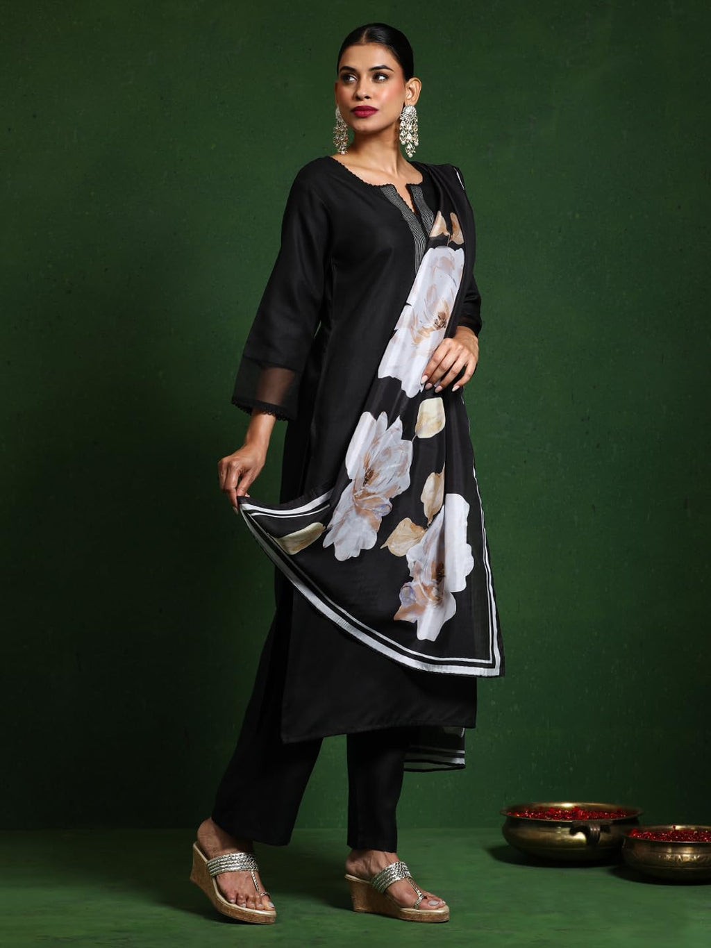 Varanga Women Thread Embroidere Yoke With Lace Detailing Kurta And Trouser With Dupata