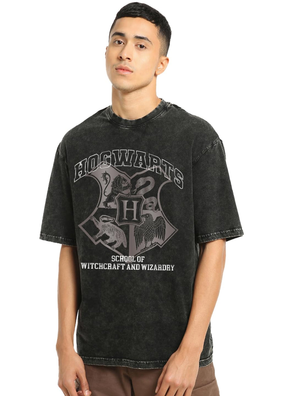 Bewakoof Official Harry Potter Merchandise Mens Graphic Printed Oversized Fit Half Sleeve Round Neck Cotton T-Shirt_659431_Blac