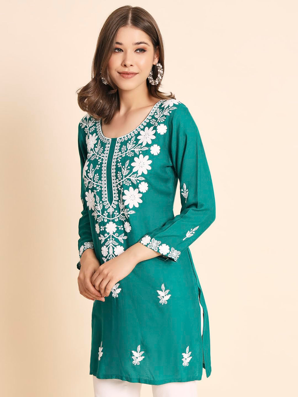 Vairagee WomenS Rayon Straight Cut Round Neck Kurta With Beautiful Lucknowi Chickenkari Work (1594) Green