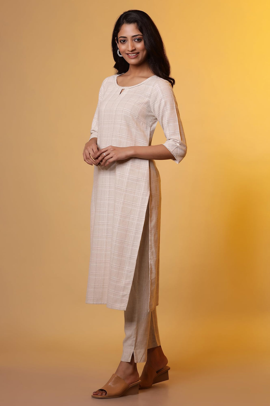 Aurelia WomenS Cotton Blend Checkered Regular Kurta (24Fea15220_Beige