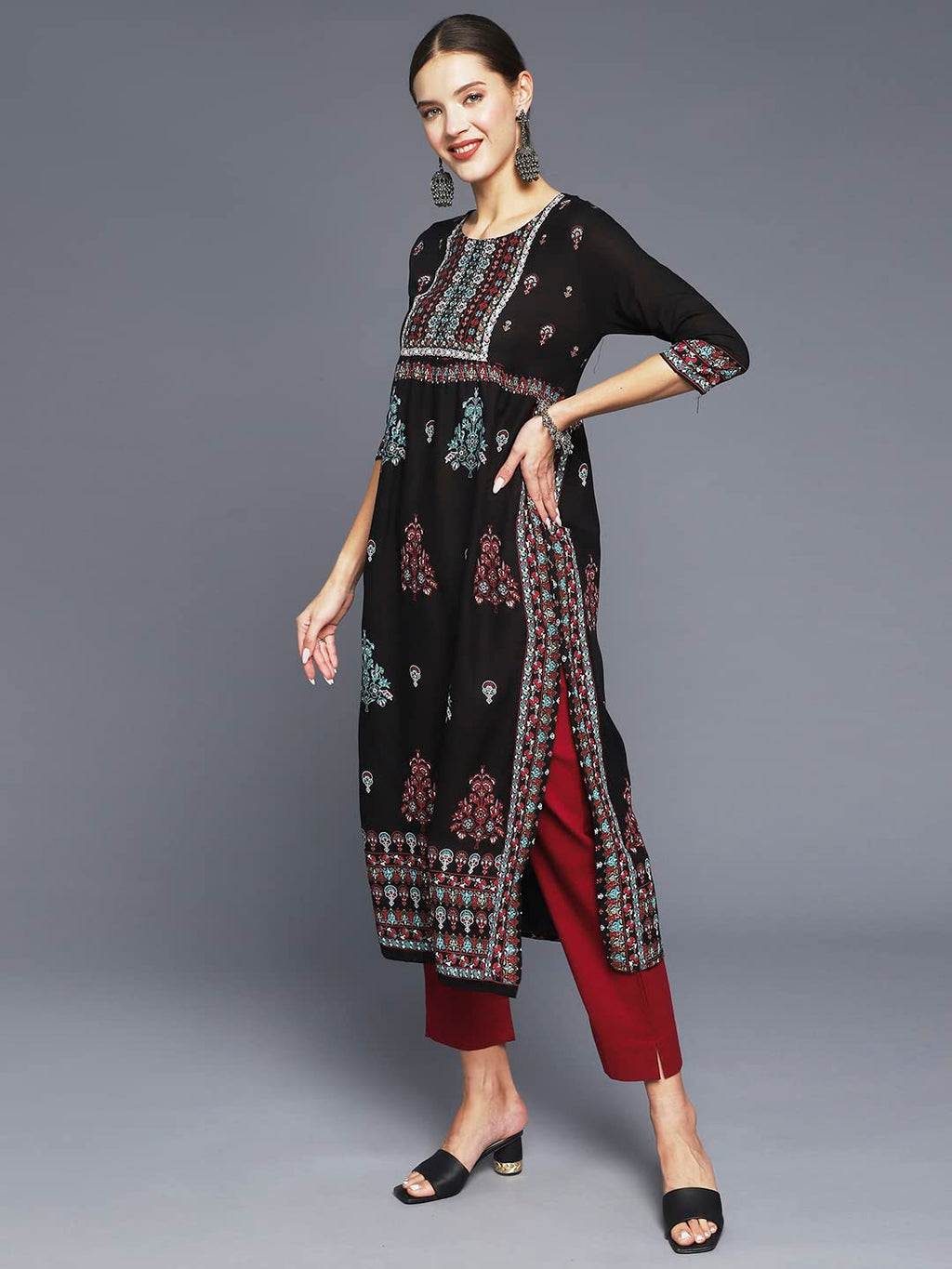 Anubhutee Women'S Rayon Black Ethnic Motifs Printed Straight Kurta