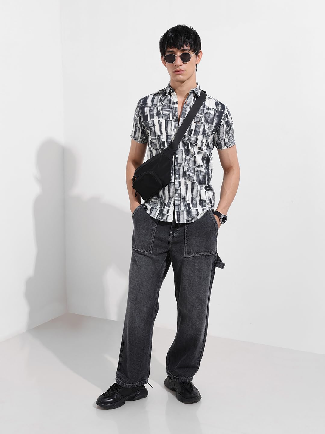 The Indian Garage Co Mens Loose Fit Solid Mid-Rise Jeans