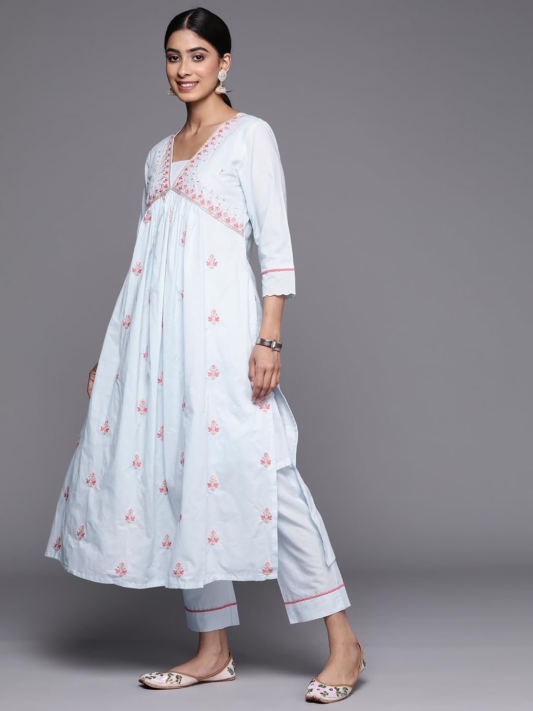 Varanga Women'S Velvet Solid Regular Kurta Kurta Bottom Set