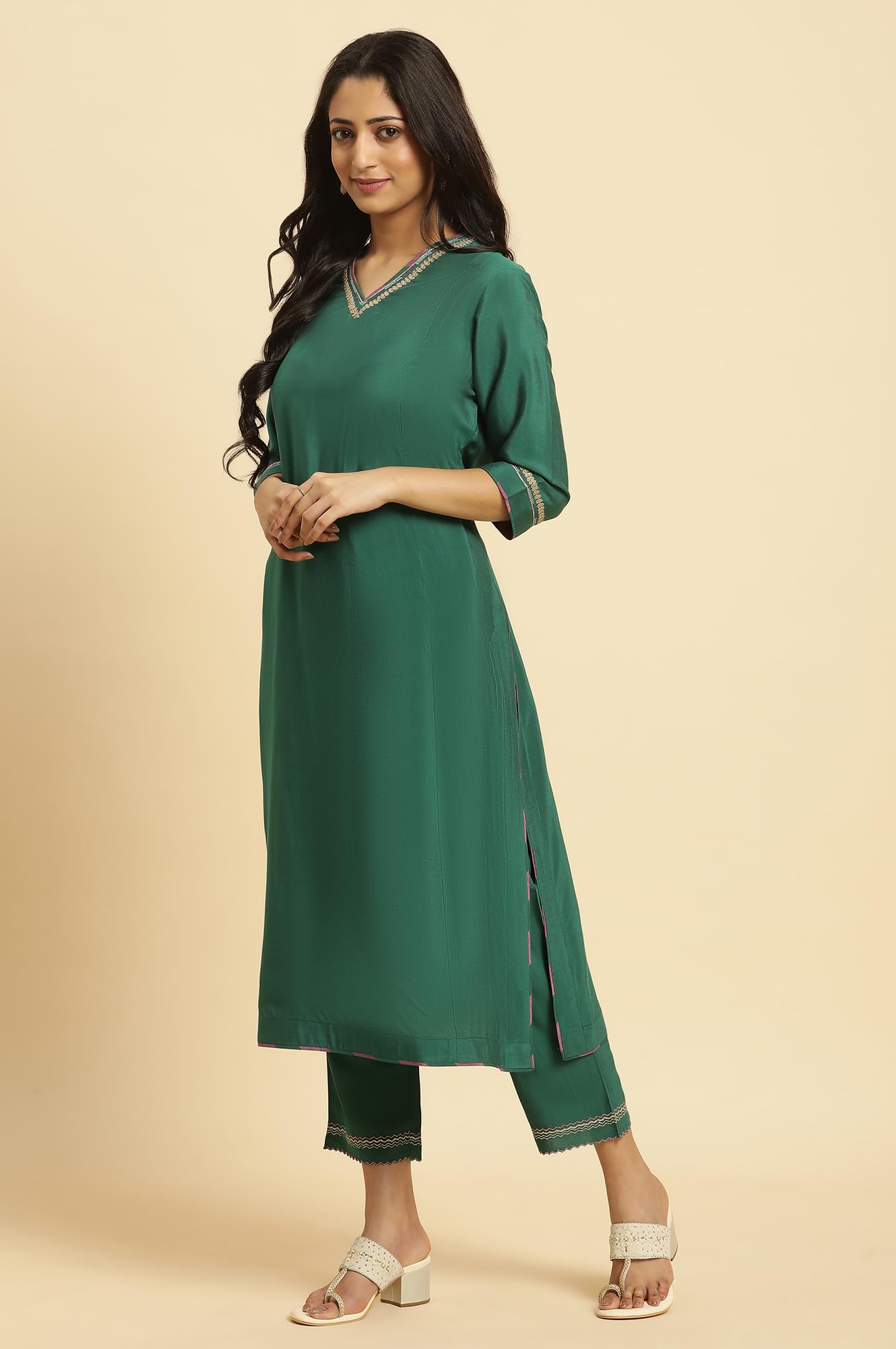 W For Woman Green Solid Kurta, Pants And Jacquard Dupatta (Size: M)-23Auws19528-220336