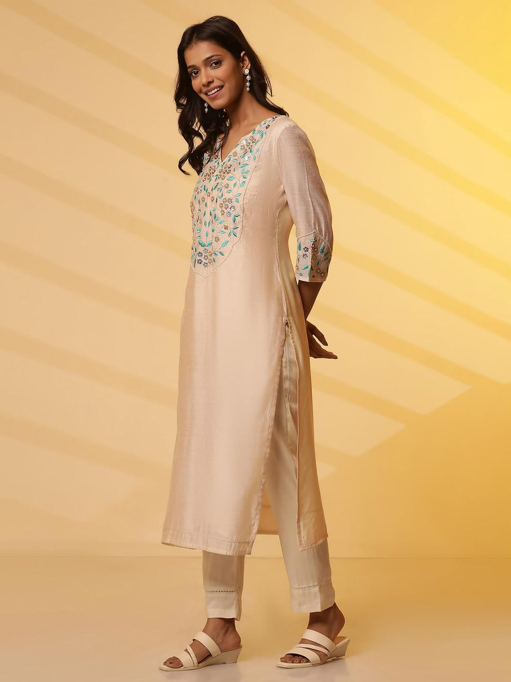 Aurelia Whote Embroidered Kurta, Trousers And Dupatta Set