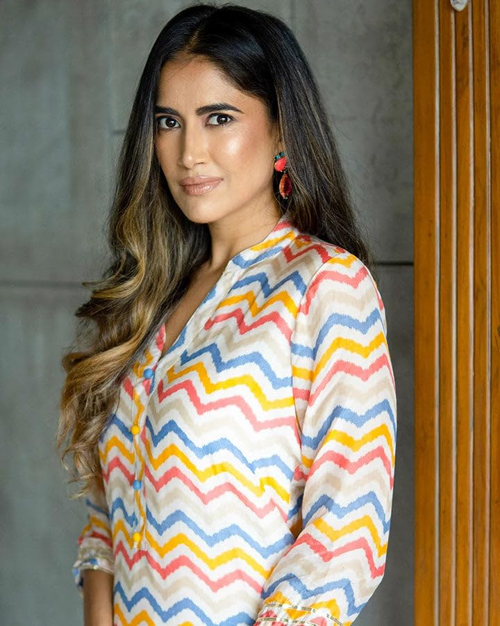 LookMark Kurta Set: Sizzle with Ethnic Flair! Make Heads Turn with Our Vibrant Cotton Blend Printed Kurti Pant Sets! Multicolour