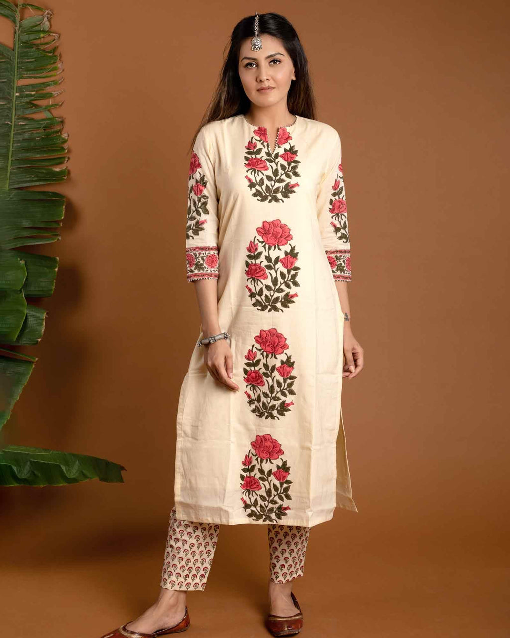 ANNI DESIGNER Womens Rayon Blend Floral Straight Kurta with Pant & Dupatta (Actual-Cream Small)